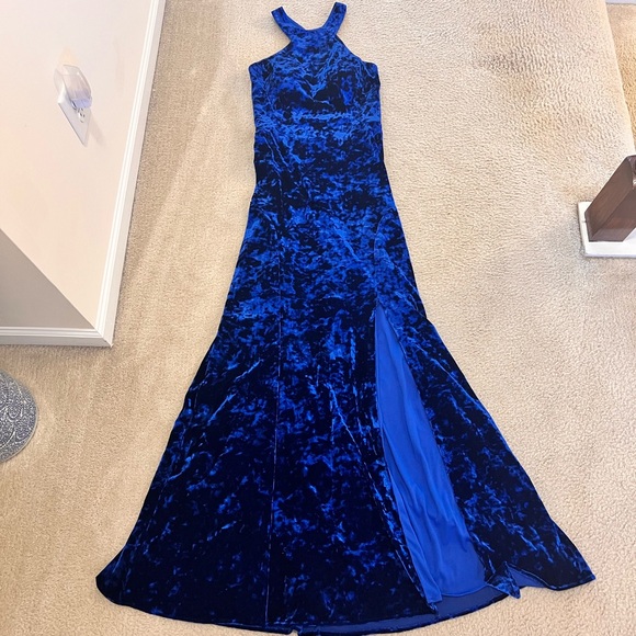 Beautiful high neck velvet floor length gown - Picture 1 of 6